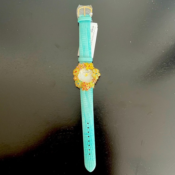 Betsey Johnson Jewellery - Picture 3 of 3